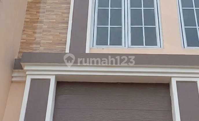 Rumah Modern 4 Kamar Tidur di Citra Raya - Siap Huni, Strategis, Harga Rp 1 Miliar