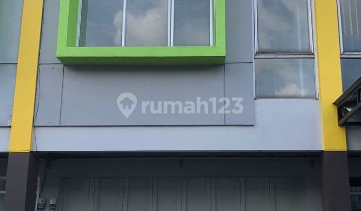 Ruko, 2 Lantai, Dekat Pusat Perbelanjaan, Bebas Banjir