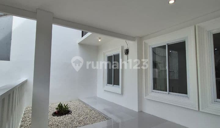 Rumah Mewah Dekat dengan Sekolah Cocok untuk Investasi dan Hunian di Melati Mas