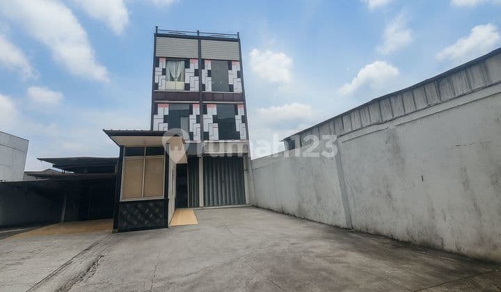 Roadside shop near the toll road in Petukangan Selatan, Pesanggrahan, South Jakarta.