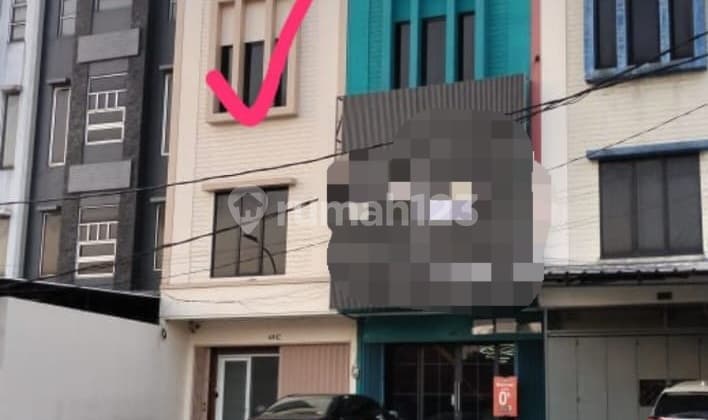 Ruko 3,5 Lantai di Jalan Raya Pos Pengumben, Permata Hijau