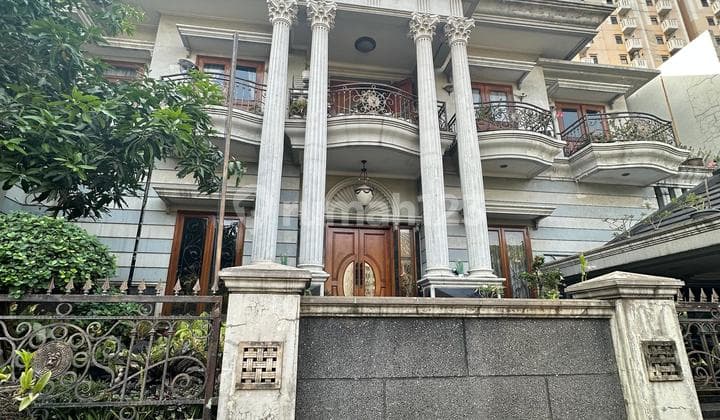 Jual Rumah Dekat Mall Pakuwon Full Furnished Nego