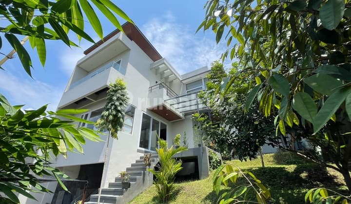 For Sale: Modern Contemporary Villa in Taman Dayu, Rosewood Hill Cluster, 2 Floors, Furnished, Wooden Kitchen Set, with Front and Back Gardens, Featuring a View and Cool Breeze in the Afternoon.