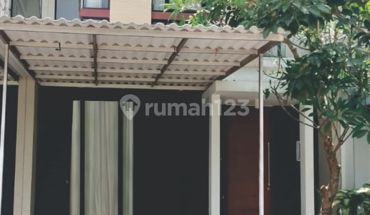 Rumah 2 Lantai Northwest Lake Sangat Terawat , Citrand Utara