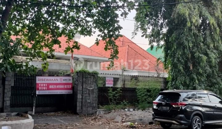 Disewakana Rumah Besae Strategis di Jl Bintoro Surabaya