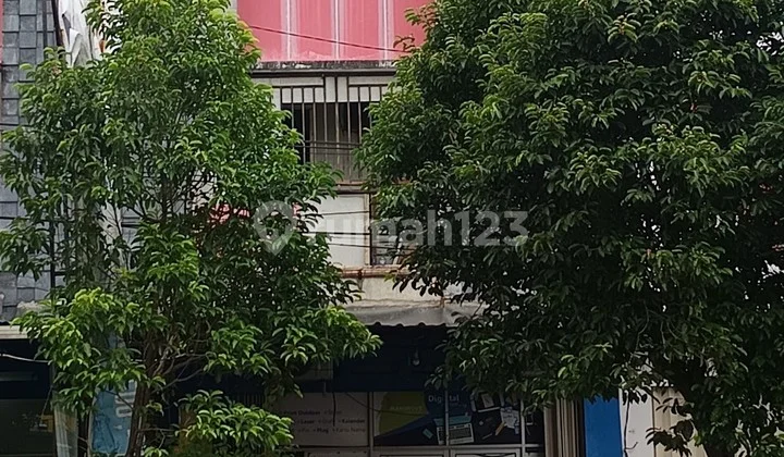 Shop House on May Jend Sutoyo Street