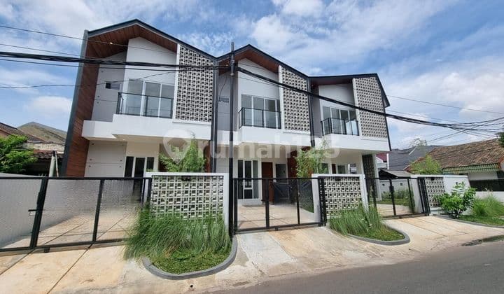 For Sale 2.5-Story House in Kosambi Housing, West Jakarta
