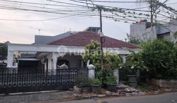 Rent a Spacious 411m2 House in Tomang Asli, West Jakarta R R