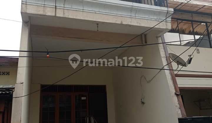 Rent 2.5 Story House in Jelambar, West Jakarta E F
