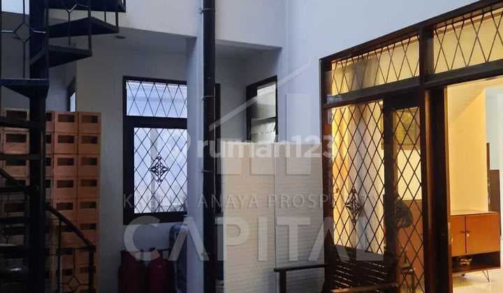 Rumah nyaman 2 lantai siap huni di Antapani