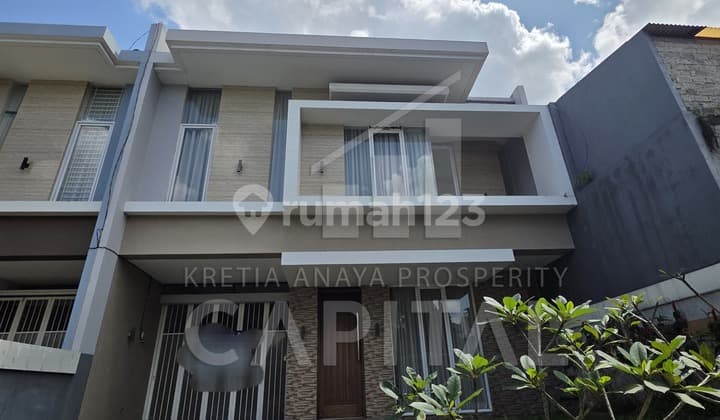 A Stunning Two-Story New House in Setraduta Cemara, 10 Minutes Access to Pasteur Toll Road.