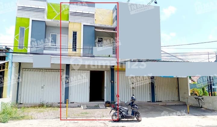 Good Cheap and Well-Maintained Shop-House with 2 Floors, 96m2 Area, Very Strategic Location, Busy Traffic in Sawojajar Area on Jl. Danau Kerinci Raya, Pakis Subdistrict, Malang