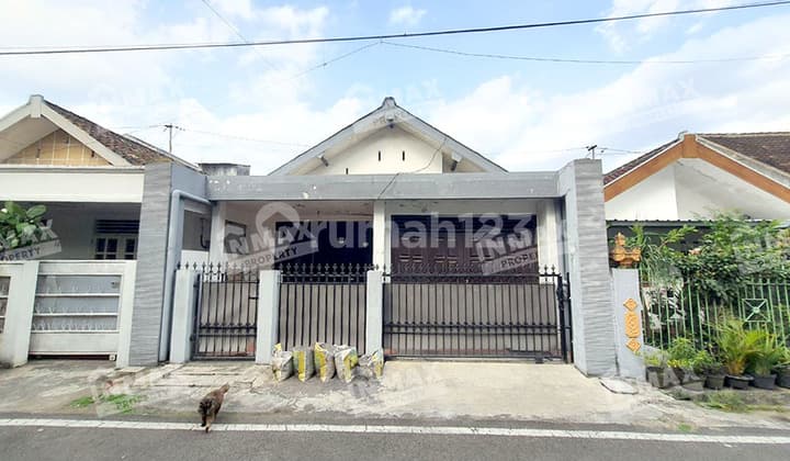 Rumah Bagus Semi Furnished Ada 2 Kamar Sudah SHM Lokasi Tengah Kota Dijual Harga Murah di Jl. Melawi, Kec. Blimbing, Malang