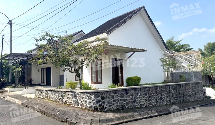 Rumah Murah Siap Huni Kondisi Terawat Posisi Hook Ada 2 Kamar Lokasi di Perum Green Hills Residence, Kec. Karangploso, Kab. Malang