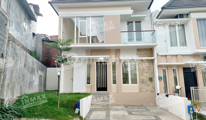 Rumah Baru Bagus Minimalis Sangat Terawat 2 Kamar SHM Disewakan dan Dijual Lokasi Arjosari Dekat Bina Bangsa di Perum Kalindra, Blimbing, Malang