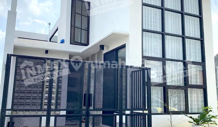 Rumah Modern Bagus Minimalis Siap Huni Ada Mezzanine dan Rooftop Daerah Pakisaji di Perum D Warna Permanu, Kec. Pakisaji, Kab. Malang