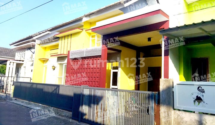 Rumah Bagus Kondisi Snagat Terawat Harga Murah Lokasi Tengah Kota Daerah Ikan-Ikan di Perum Cakalang Royal Garden, Kec. Blimbing, Malang
