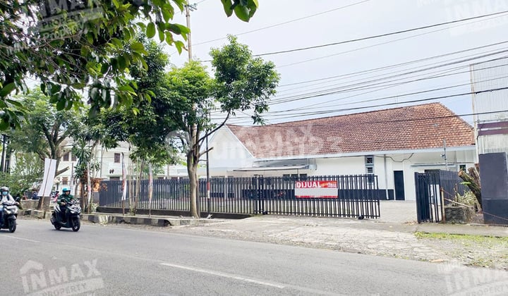 Rumah Luas Siap Huni Ada 6 Kamar Lokasi Strategis Traffic Ramai Cocok untuk Usaha di Jl. Raya Langsep, Kec. Klojen, Malang