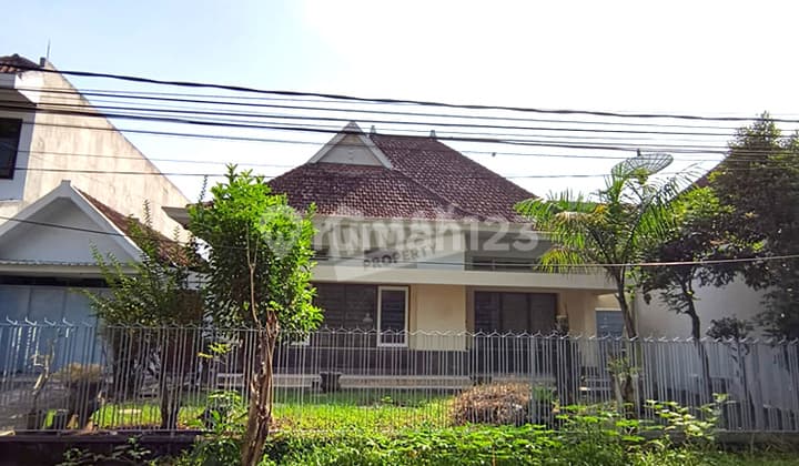 Disewakan dan Dijual Rumah Luas Siap Huni Bangunan Terawat Ada 4 Kamar Tidur Lokasi Strategis Daerah Gunung-Gunung di Jl. Argopuro, Kec. Klojen, Malang