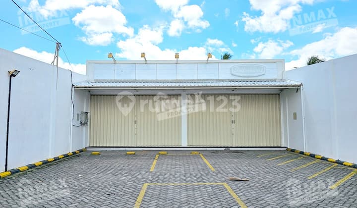 Shop House Area 474 M2 Very Well-Maintained Condition, Large Parking Area Located in Buring Area on Jl. Mayjend Sungkono, Kec. Kedungkandang, Malang