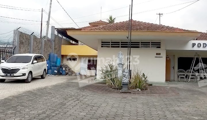 Rumah Kontrakan Luas Kondisi Terawat Sudah Full Furnished Bisa Untuk Villa di Daerah Batu di Jl. Melati, Batu, Malang