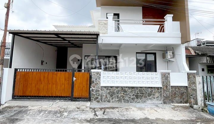 Rumah Siap Huni Kondisi Terawat Sudah Full Furnished Ada 6 Kamar Cocok untuk Rumah Kost Maupun Hunian Lokasi Dekat Sma Kosayu, Kampus Widyagama, Brawijaya, dan Polinema di Jl. Borobudur Agung Timur, Kec. Lowokwaru, Malang