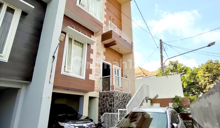 Rumah Bagus 3 Kamar Sudah Full Furnished dan SHM Daerah Oro-Oro Dowo di Jl. Kaliurang Barat, Kec. Klojen, Malang