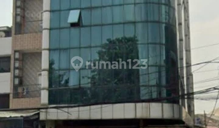 Gedung Perkantoran 5 Lantai Strategis di Jakarta Pusat