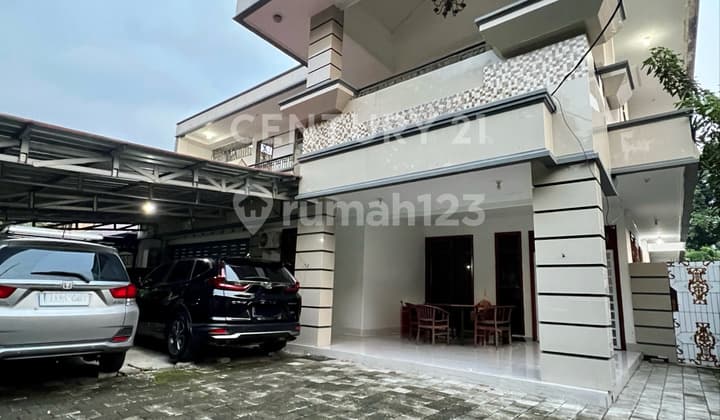Rumah 2 Lt Luas Dan Megah Lokasi Strategis Di Kayu Putih S8873