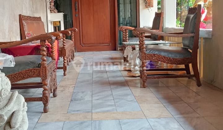 A Beautiful and Spacious House in Rawamangun, Jakarta S9139