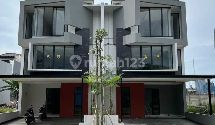 Disewakan Rumah Brand New Minimalis 3Lantai 4+1 Br Srengseng