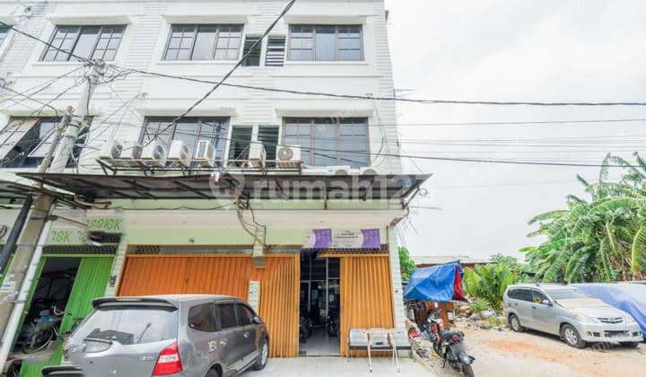 Boarding House, 3 Floors, Freehold Certificate, on Kosambi Raya, Cengkareng, Fully Furnished