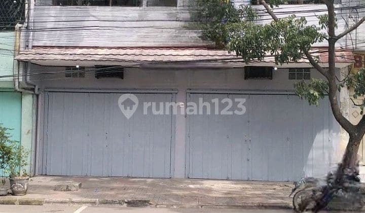 Ruko 2.5 Lantai Tengah Kota. Di Moch Toha