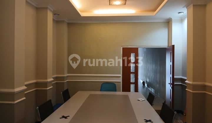 Ruko Strategis 4 Lantai Tengah Kota Di Salemba .cocok Untuk Invest