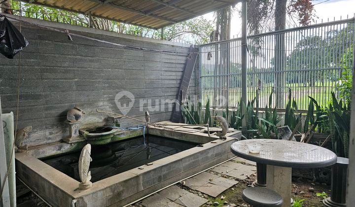 Rumah Mewah Dan Gudang Besar