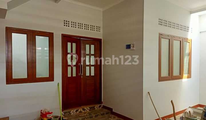 Strategic boarding house near UI Cimanggis Depok campus.