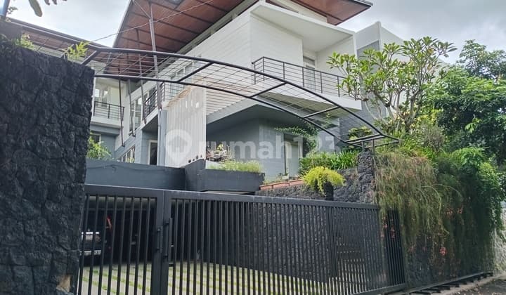 Rumah Cantik Maksimal!! Seperti Villa di Setraduta, Desain Split Level