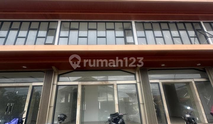 Cheap! New 3-Story Shop House on Main Road Cikutra, Perfect for Food Business.