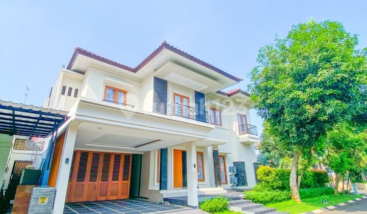 Corner Luxury House Senayan Bintaro Semifurnished