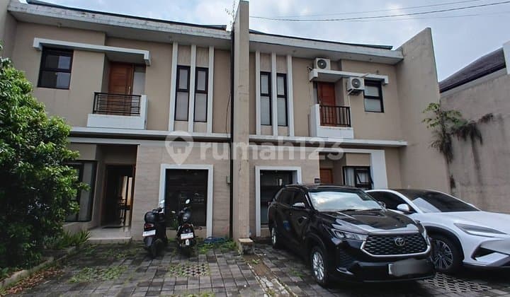Rumah 2 LT Strategis Sayap Setiabudi