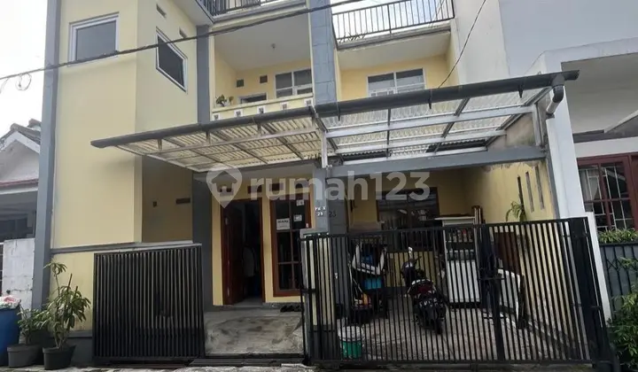 Price Drop! 3-Story House Near City Hall, 800 Million IDR