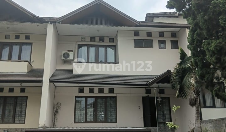 Di Jual Rumah di Setraduta Bandung