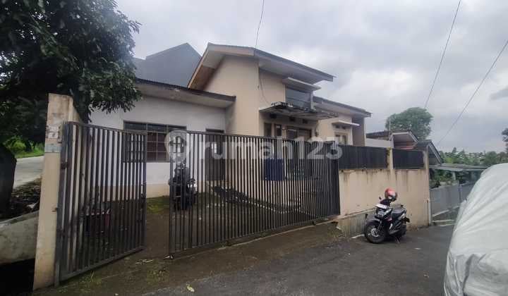 Jual Rumah Siap Huni Hitung Tanah Di Komplek Cipageran