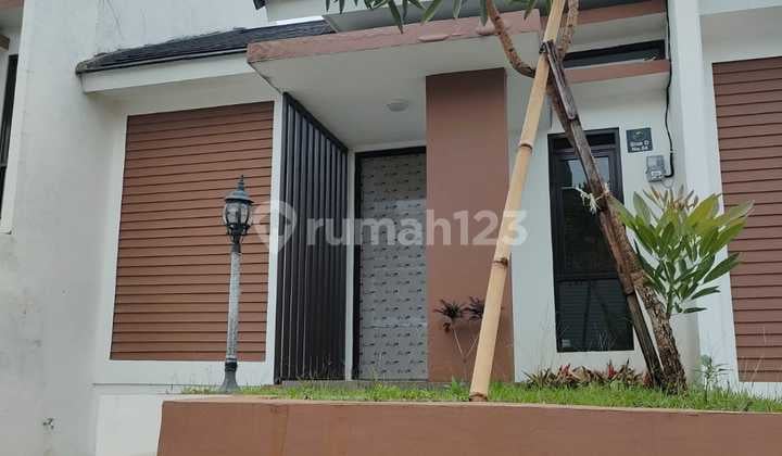 Rumah Baru Di Sayap Kota Baru Parahyangan