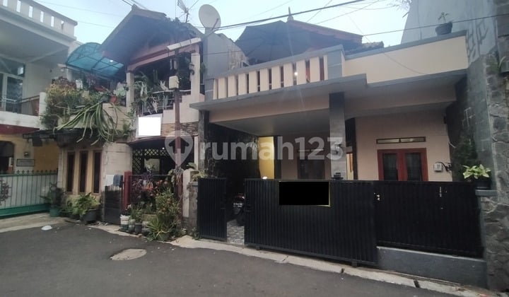 Rumah 2 Lantai Dalam Komplek Cihanjuang Dekat Pemkot Cimahi