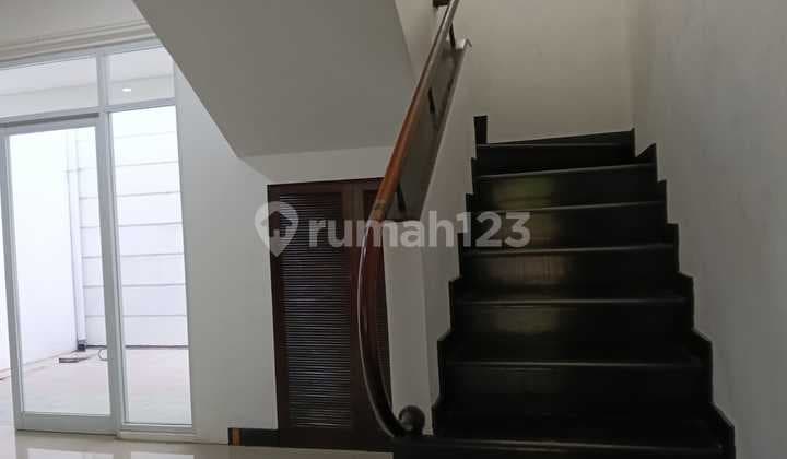 Disewakan Kelapa Gading 11 X 17 Rapi 2 Lantai Semi-Furnished Hanya130*Juta-An/Th