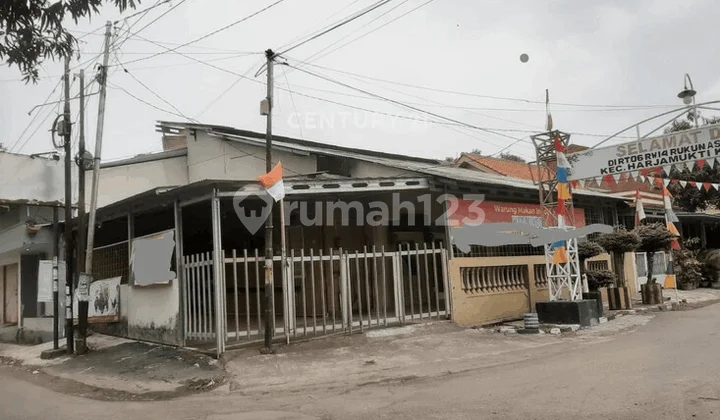 Residential House in a Strategic Location Behind the Shops Residential House in a Strategic Location Behind the Shops