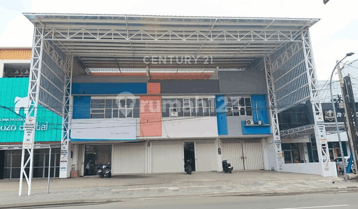 3-Story Shop House in a Strategic Location in the Center of Cirebon City
