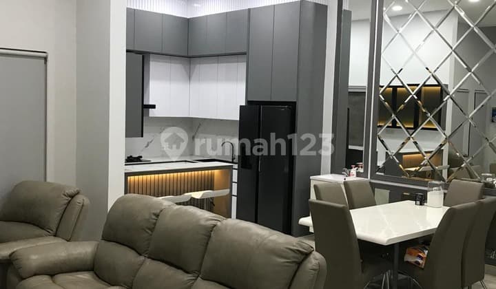 Dijual Cepat Turun Harga Rumah Pik 1 Walet Luas 7X25 175M2 Sudah Renovasi, Semi Furnish