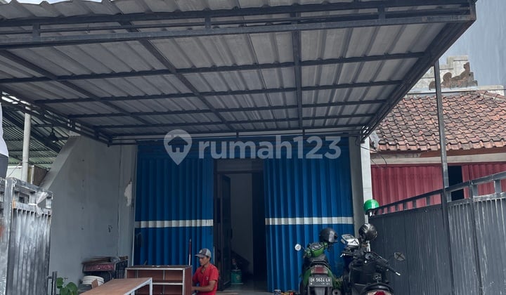 Dijual ruko 2 lantai lokasi strategis di pinggir jalan utama.